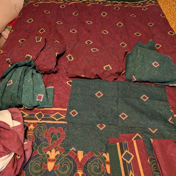 Elegant Multicolor Bedding Set